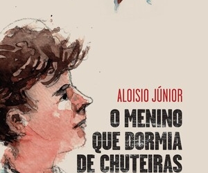 O país do futebol aos pés do menino que dormia de chuteiras