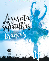 Jovem autora sucesso de vendas bate papo com leitores no LiteraCaxias, na Bienal do Rio de Janeiro