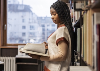 Dos livros de História para a ficção