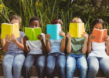 Dia da Amizade: livros como companheiros de aprendizado e diversão