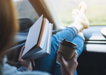 Viagem literária: 6 livros para te acompanhar nas férias