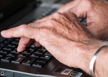 VELHA PARA ESCREVER?