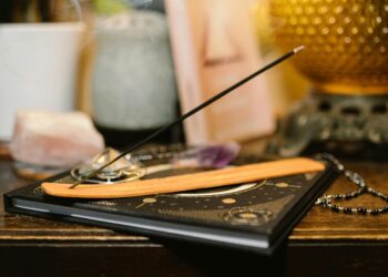 BRUXAS? CRUZ, CREDO, AVE MARIA!