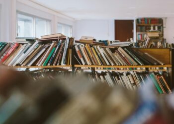 Dos livros é que sai a identidade do brasileiro