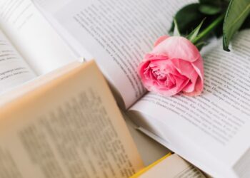 Rabiscos que curam: a poesia como   ato de resiliência e reinvenção