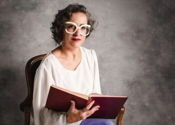 Lançamento celebra força e delicadeza feminina em cartas emocionantes