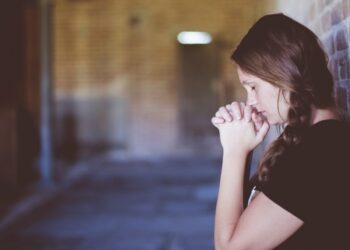 Violência de gênero justificada pela fé