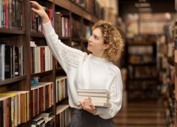 6 autoras para adicionar na estante