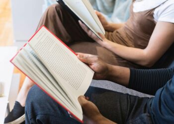 Cansado de rolar o feed? 6 livros para sair mais das telas em fevereiro