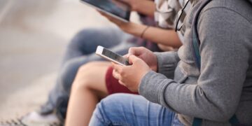 5 mudanças positivas trazidas pela proibição dos celulares nas escolas