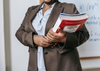 Cuidar de quem ensina também é educar