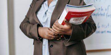Cuidar de quem ensina também é educar